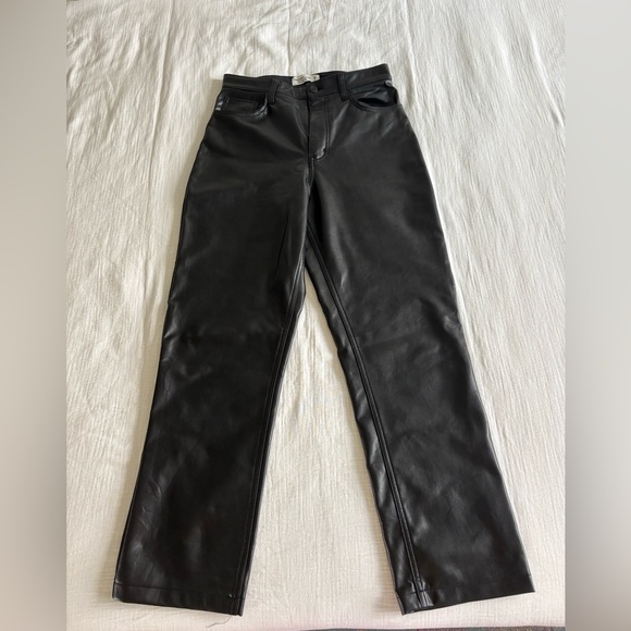 Abercrombie Ultra High Rise Vegan Leather 90s Straight Leg Pants - Curve Love - Picture 2 of 6